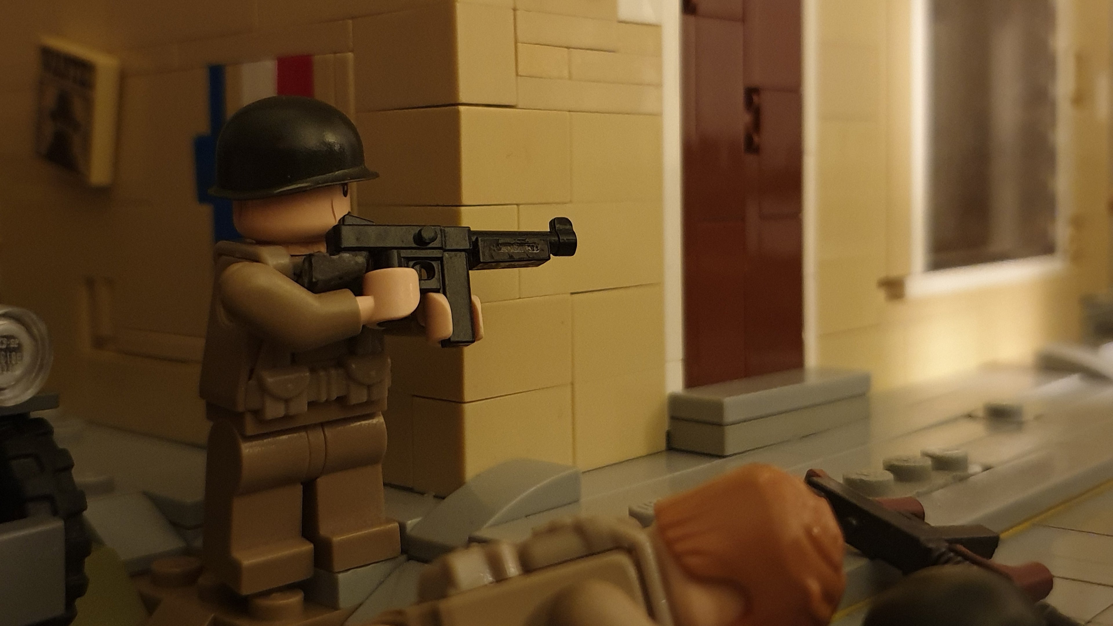 Ces batiments en ruine sont parfaits pour recreer l'intensite des combats de la Bataille de Paris. Un decor incontournable pour vos dioramas militaires en briques LEGO.
